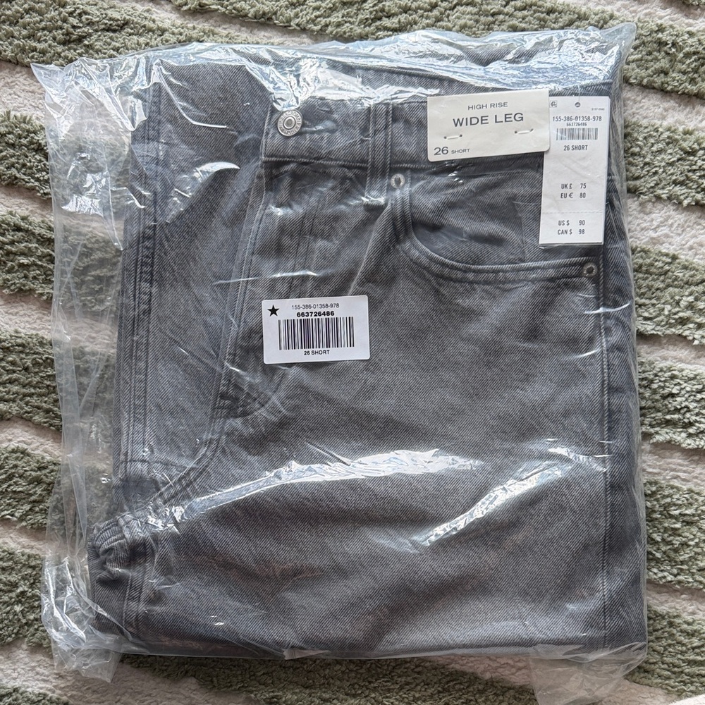 Abercrombie & Fitch 26 Short - High Rise Wide Leg Jeans